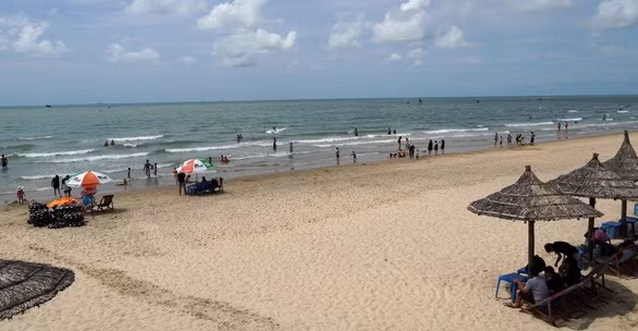 30 avril et 1er mai : Les visiteurs affluent vers les destinations touristiques ảnh 1