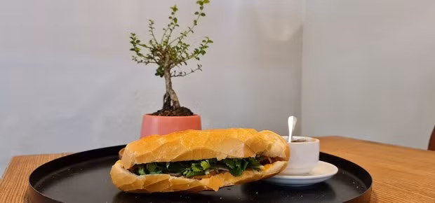 Le bánh mì classé 7e dans le top 50 des meilleurs aliments de rue au monde ảnh 2