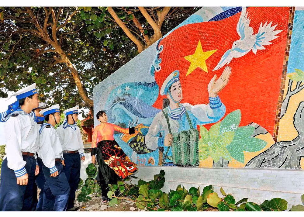 Une fresque réalisée par l’artiste Nguyên Thu Thuy, sur l’île de Truong Sa Lon. Photo : NVCC/CVN