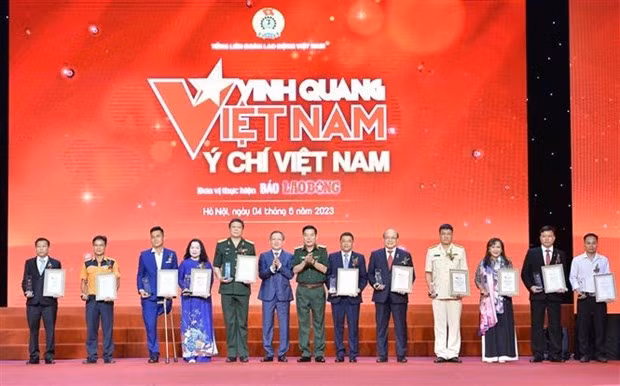 Gloire au Vietnam: mise à l’honneur des figures exemplaires du mouvement d’émulation patriotique ảnh 1
