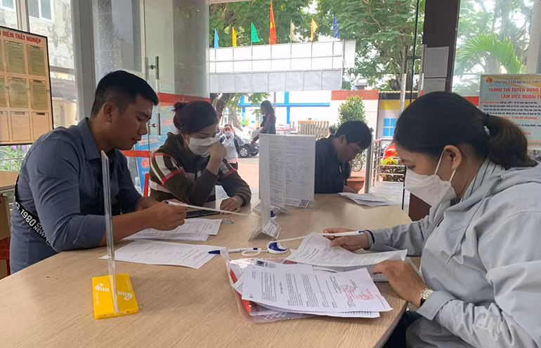 Phu Yên aide les chômeurs locaux à trouver des emplois ảnh 1