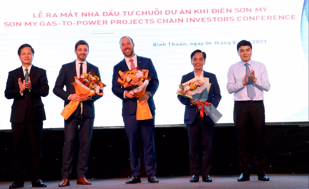 Binh Thuân : présentation des investisseurs des centrales électriques au gaz de Son My ảnh 2