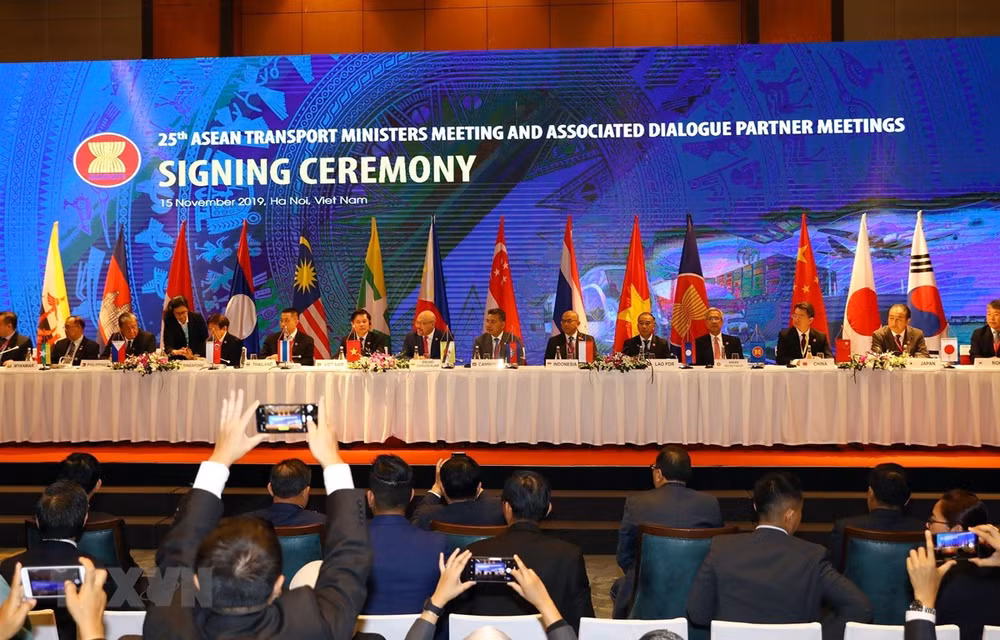 L’ASEAN et le Japon renforcent leur coopération dans les transports ảnh 1