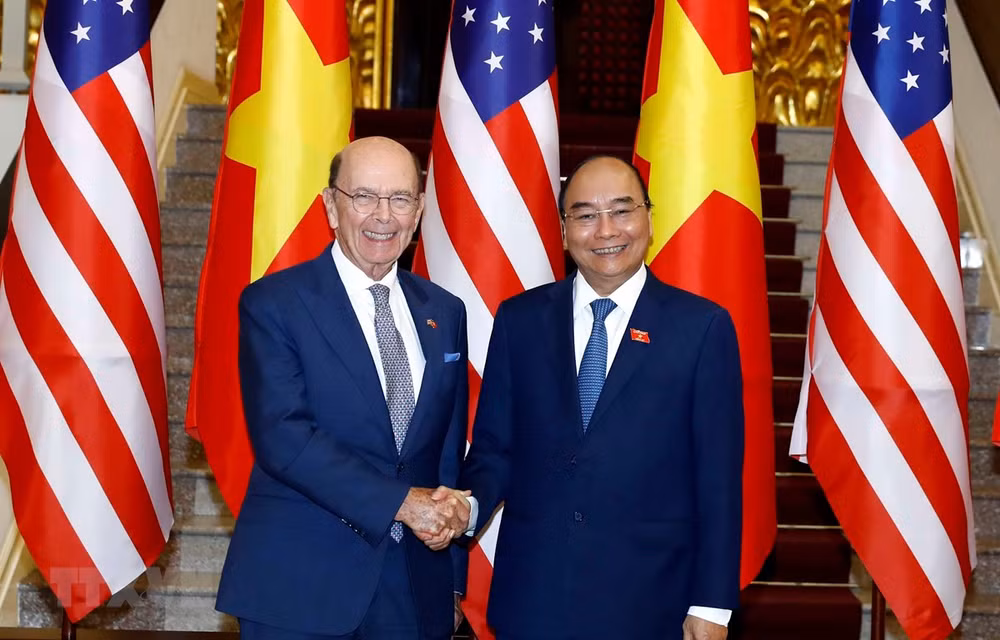 Le Premier ministre Nguyen Xuan Phuc reçoit le secrétaire américain au Commerce ảnh 1