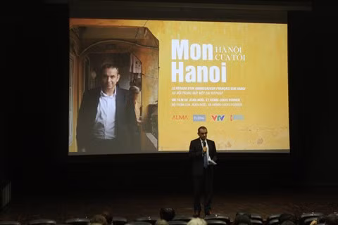 Avant-première de "Mon Hanoï" de l’ex-ambassadeur français ảnh 1