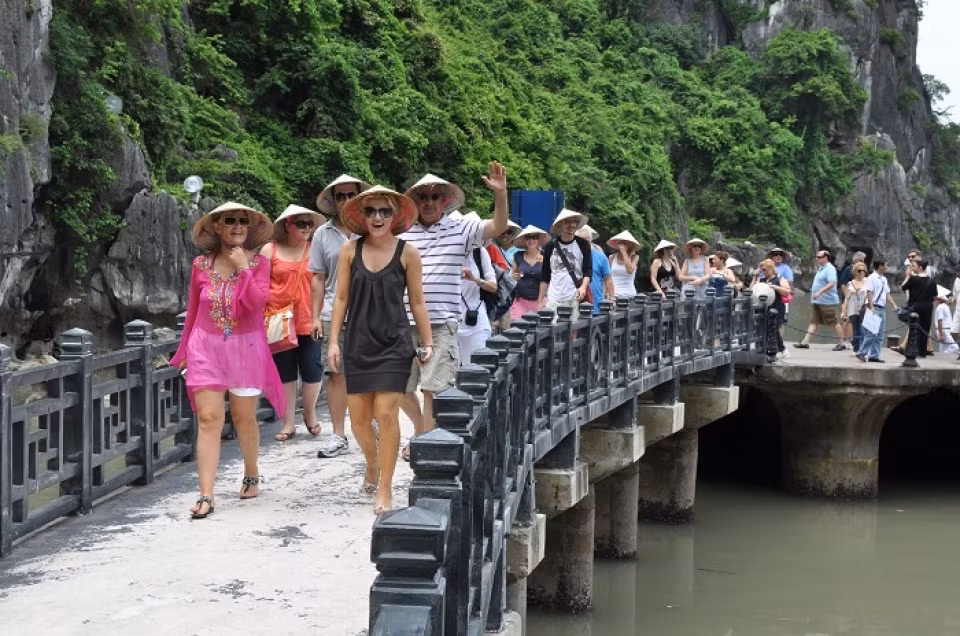 Le Vietnam accueille plus de 11,6 millions de touristes étrangers en neuf mois ảnh 1