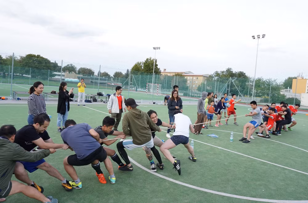 Activités culturelles et sportives pour les jeunes vietnamiens en R. tchèque ảnh 1