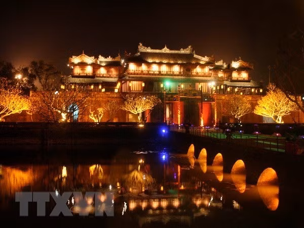 Des agences de voyage japonaises en voyage de familiarisation à Hue ảnh 1
