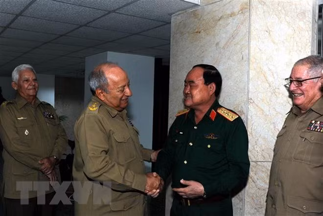 Les armées vietnamienne et cubaine renforcent leur coopération économique ảnh 1