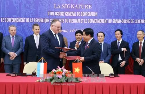 Le Vietnam et le Luxembourg signent un accord général de coopération bilatérale ảnh 1