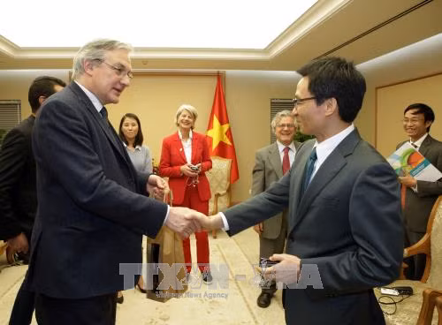 Une délégation de l'Association de la Presse Etrangère en Suisse et au Liechtenstein au Vietnam ảnh 2