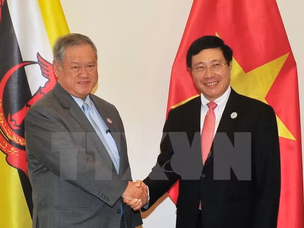 Pham Binh Minh rencontre le deuxième ministre des AE et du Commerce du Brunei ảnh 1