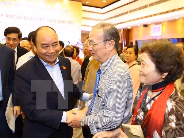 Le Premier ministre Nguyen Xuan Phuc à la fête de grande union nationale à Hanoï ảnh 1