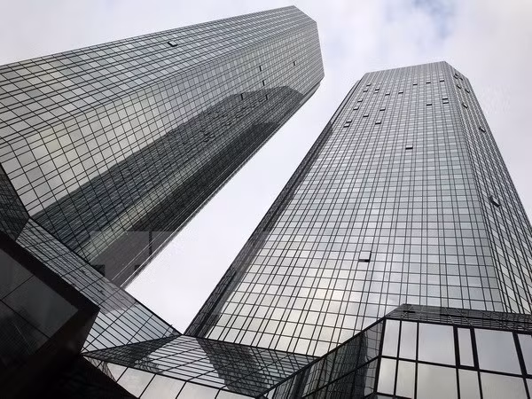 La Deutsche Bank fournit un crédit de 100 millions de dollars à FE Credit ảnh 1