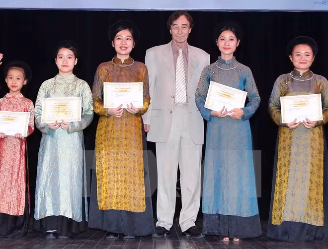 Des bourses Odon Vallet pour des jeunes au Centre ảnh 1