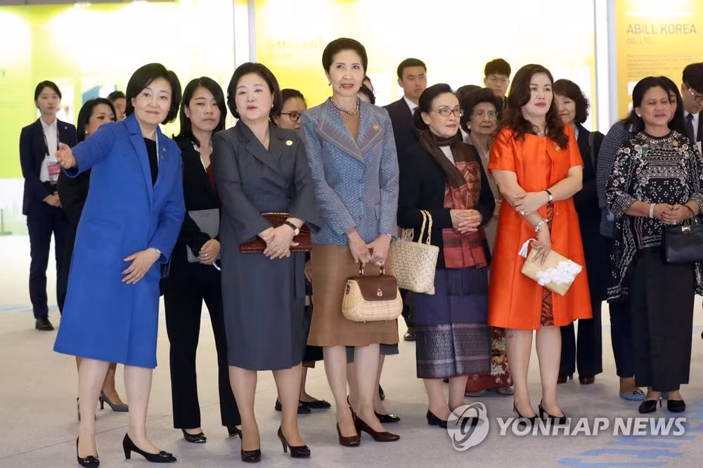 K-beauty séduit en marge du Sommet ASEAN-République de Corée ảnh 1