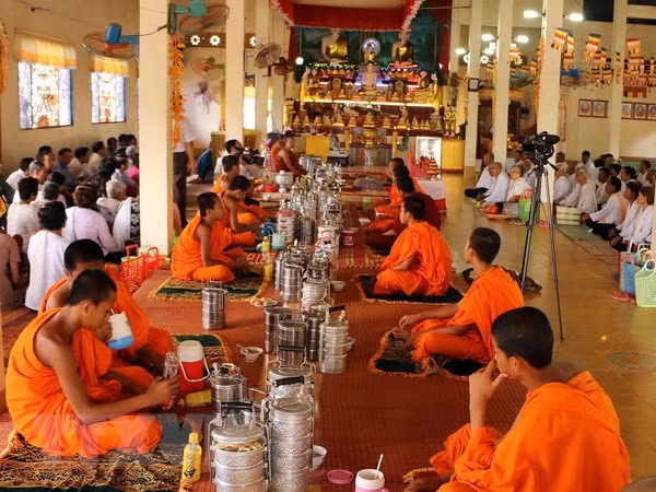 Le PM adresse ses félicitations aux Khmers à l'occasion de la fête Chol Chnam Thmay ảnh 1