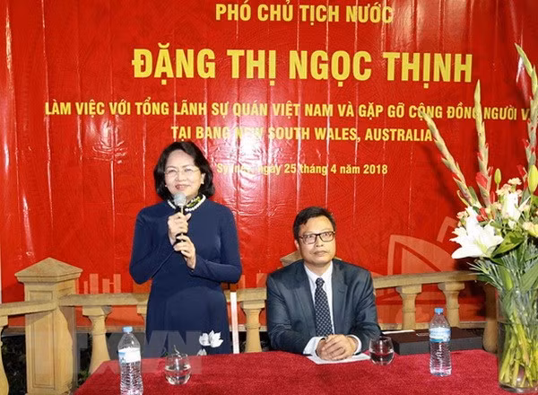 La vice-présidente Dang Thi Ngoc Thinh rencontre des Vietnamiens à Sydney ảnh 1
