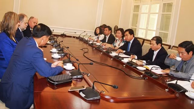 Le groupe espagnol NEFTAN souhaite investir dans le secteur des infrastructures au Vietnam ảnh 1