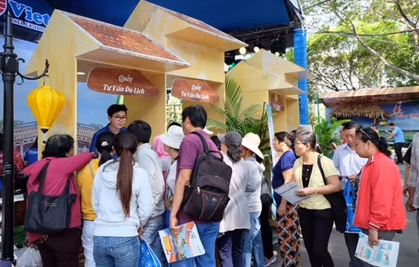 Plus de 83 milliards de dongs de recettes à la Fête du tourisme de HCM-Ville ảnh 1
