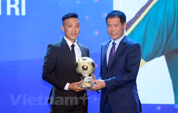 Nguyên Van Quyêt et Huynh Nhu lauréats du Ballon d’Or du Vietnam 2020 ảnh 5