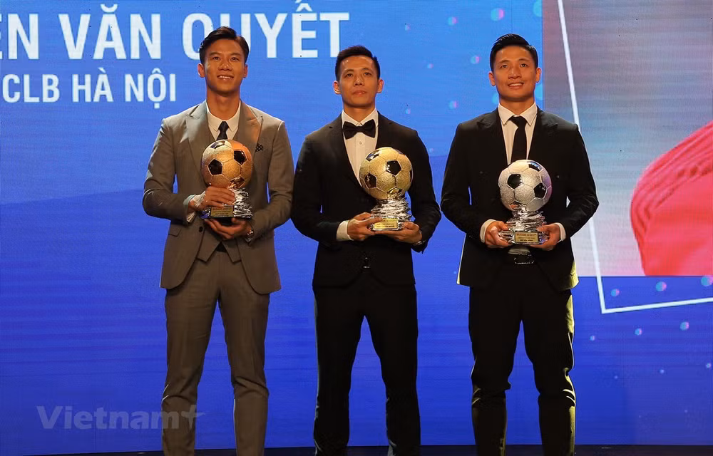 Nguyên Van Quyêt et Huynh Nhu lauréats du Ballon d’Or du Vietnam 2020 ảnh 1