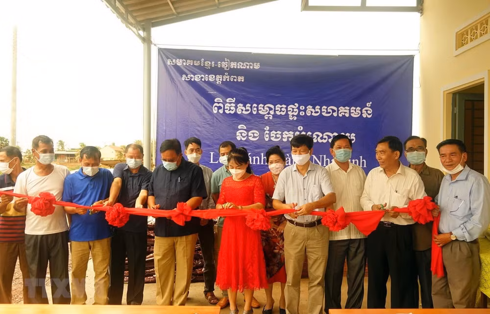 Une maison communautaire pour des personnes d'origine vietnamienne au Cambodge ảnh 1