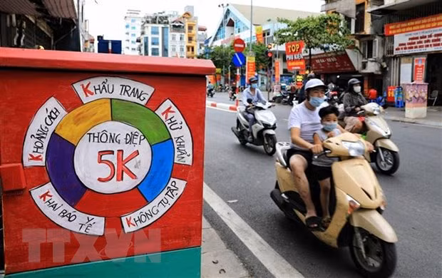Un journaliste étranger apprécie la lutte du Vietnam contre le Covid-19 ảnh 1