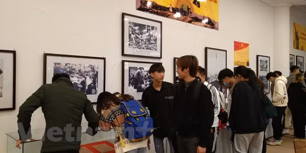 Comprendre mieux l’hisoire du Parti à travers l’exposition « Grandiose notre Parti » ảnh 4