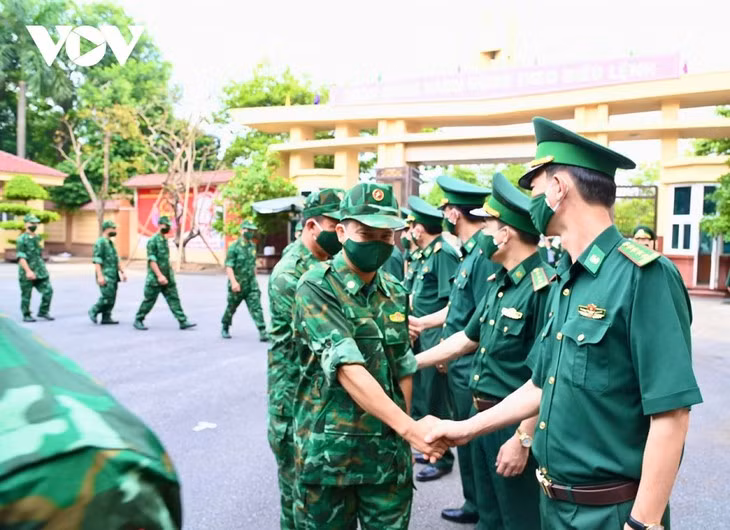 Une armée du, par et pour le peuple ảnh 1