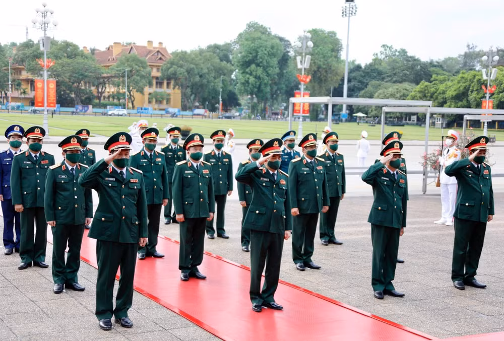 Des dirigeants rendent hommage au Président Hô Chi Minh ảnh 7