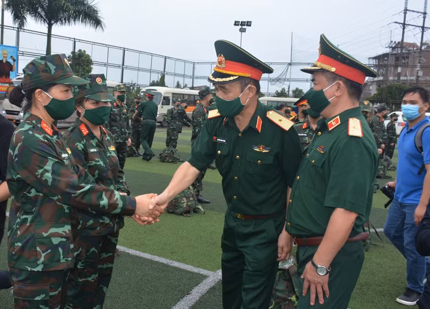Covid-19: les médecins militaires viennent en aide à Hô Chi Minh-Ville et à Binh Duong ảnh 1