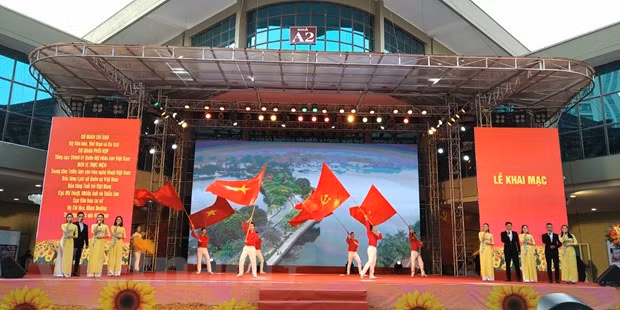 Comprendre mieux l’hisoire du Parti à travers l’exposition « Grandiose notre Parti » ảnh 2