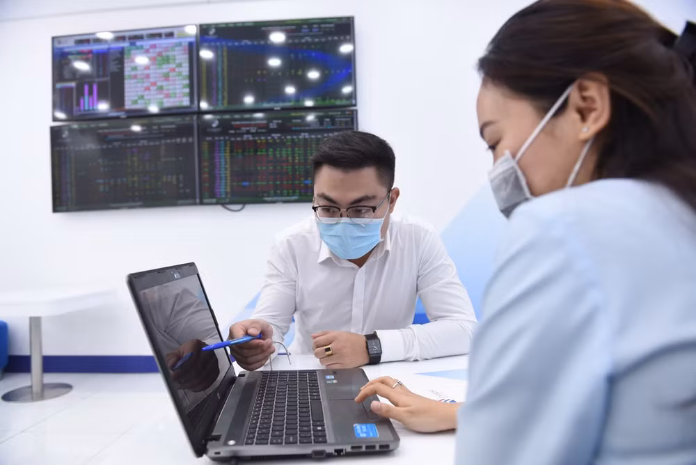 Le nombre de nouveaux comptes-titres ouverts au Vietnam bat un record en mai ảnh 1