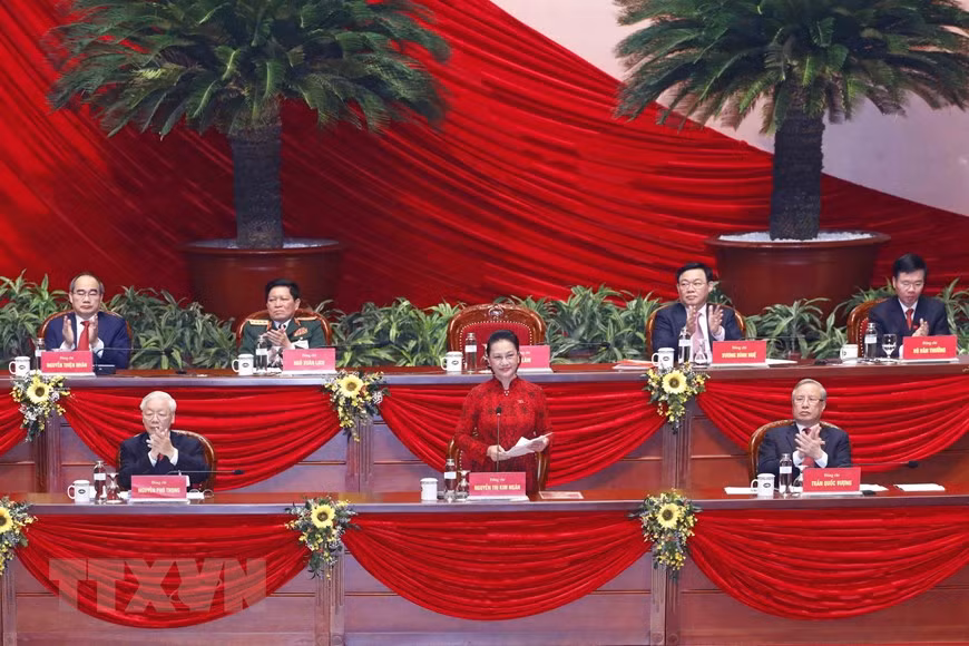 Des membres du CC du Parti du 13e mandat - Nguyên Phu Trong réélu Secrétaire général du CC du Parti ảnh 2