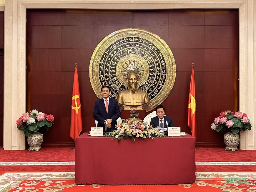 Le ministre de la Défense Phan Van Giang en visite officielle en Chine ảnh 1