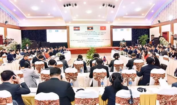 Cambodge, Laos et Vietnam promeuvent la coopération économique vers le développement durable ảnh 1