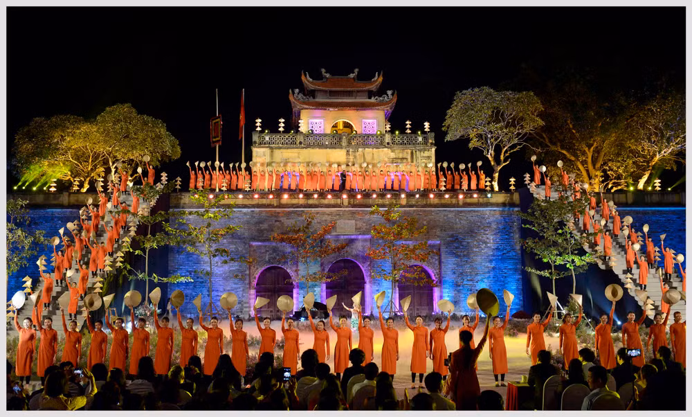 L’ao dài fait son festival dans l’ancienne cité royale de Thang Long ảnh 2