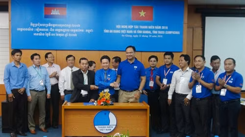 Renforcer la coopération et l’amitié entre jeunes vietnamiens et cambodgiens ảnh 1