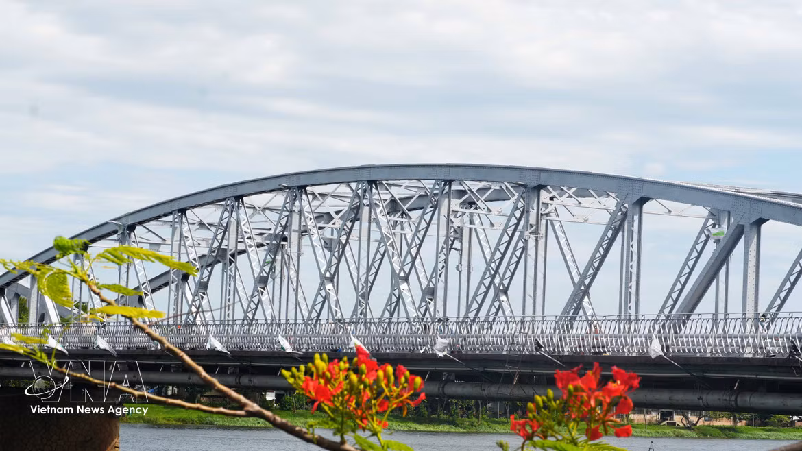À Hue, le pont Truong Tien retrouve son éclat d’origine