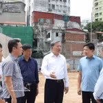 Le secrétaire général du Parti et président de la République, To Lam, sur le chantier du tronçon Hoang Cau - Voi Phuc de la rocade 1. Photo : VNA