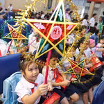 L'atmosphère était joyeuse et chaleureuse alors que les élèves des écoles d'éducation spécialisée de Hanoï célébraient la Fête de la mi-automne. Photo : VNA
