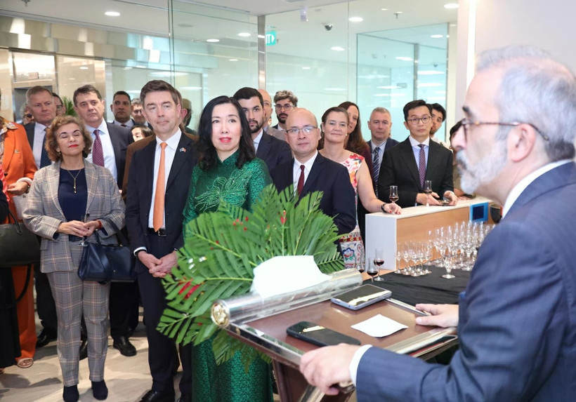 Cérémonie d'inauguration de l'ambassade du Portugal au Vietnam. photo: baoquocte