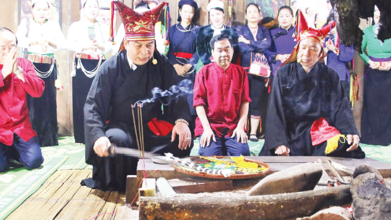 Des coutumes originales pour célébrer le Têt au Village culturel et touristique des ethnies du Vietnam. Photo: nhandan.vn