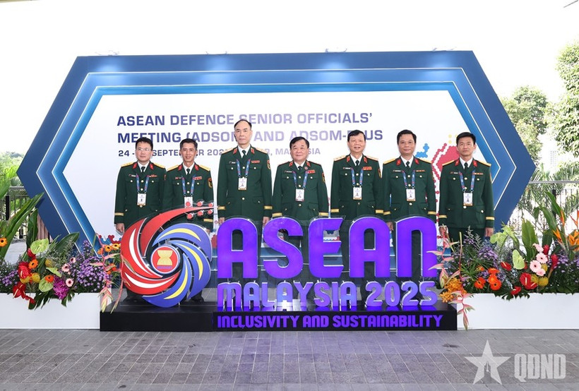 La délégation vietnamienne à la réunion des hauts officiels de la défense de l’ASEAN en Malaisie. Photo: qdnd