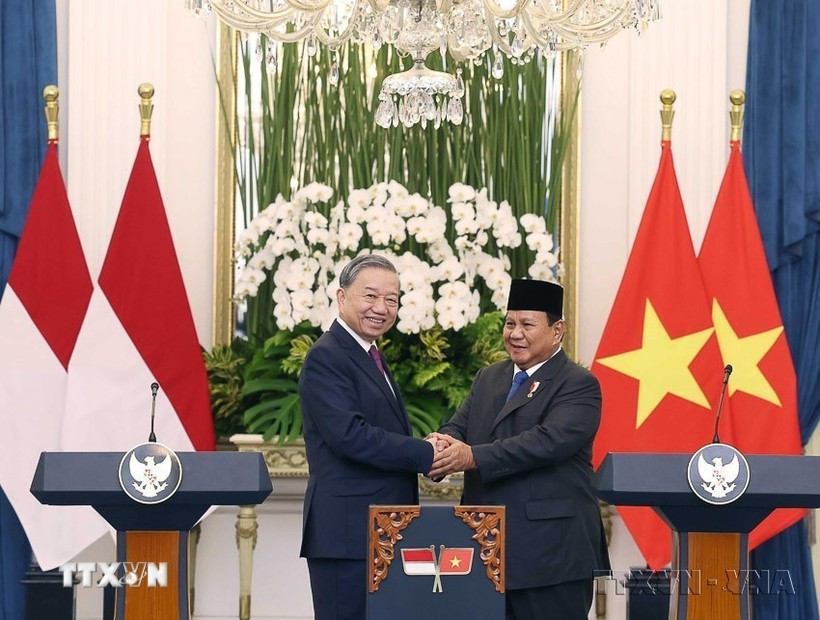 Le secrétaire général du Parti Tô Lâm et le président indonésien Prabowo Subianto. Photo: VNA
