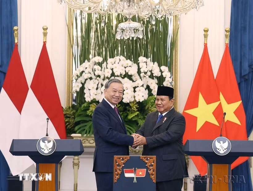 Le secrétaire général du Parti Tô Lâm et le président indonésien Prabowo Subianto. Photo: VNA