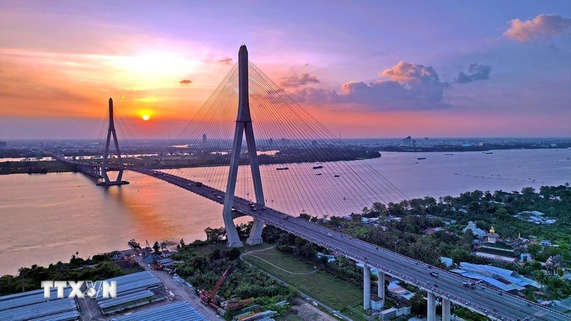 Le pont de Can Tho, qui est le pont à haubans le plus long d’Asie du Sud-Est (longueur de la travée principale : 550 m), construit avec l'aide publique au développement (APD) du gouvernement japonais et des capitaux de contrepartie du gouvernement vietnamien Photo : VNA