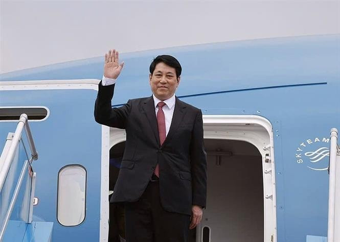 Le président Luong Cuong se rend au Laos pour une visite d'État. Photo: VNA