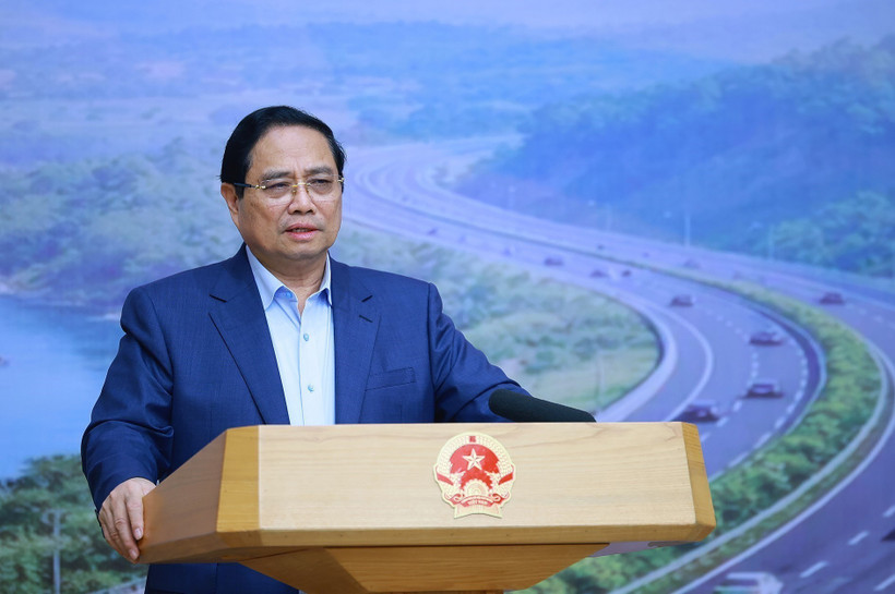 Le Premier ministre Pham Minh Chinh s'exprime lors de la réunion. Photo: VNA